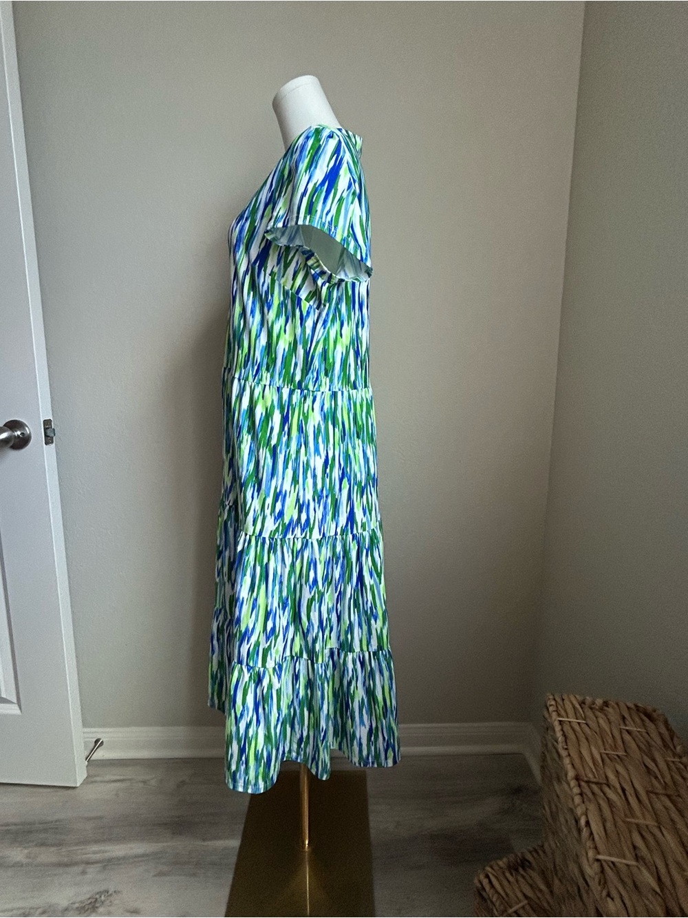 Jude Connally Blue Green White Brushstroke V-Neck Tiered Midi Dress - Picture 2 of 6